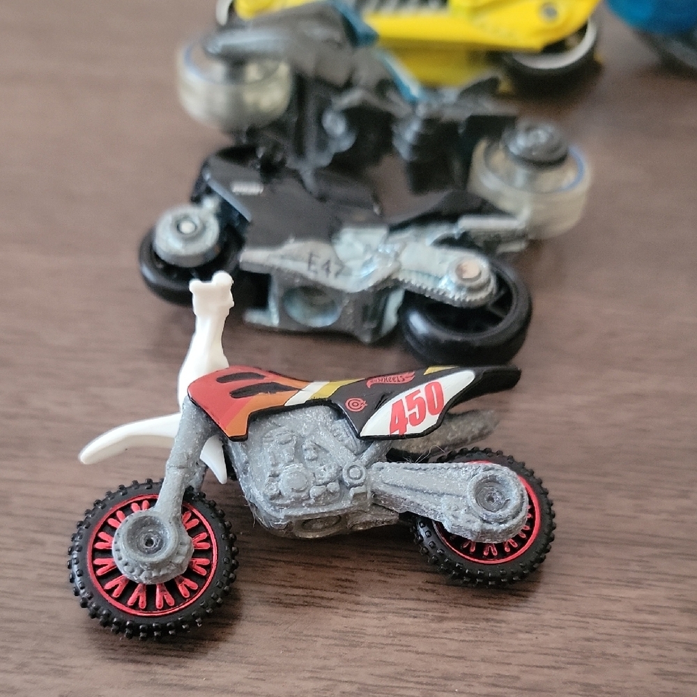 Miniature Motorcycles Set - Multicolor - Picture 4 of 12